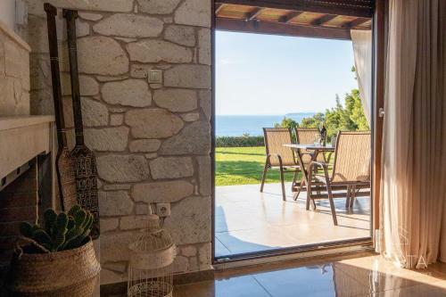 Blue Horizon Villa, Amazing Sea & Forest Views