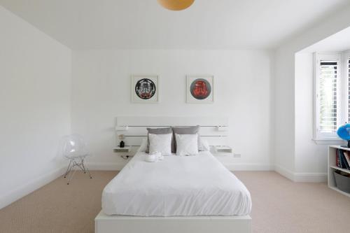 *new* Modern Stylish 4 Bedroom Home With Parking**