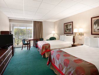 Howard Johnson Plaza Hotel