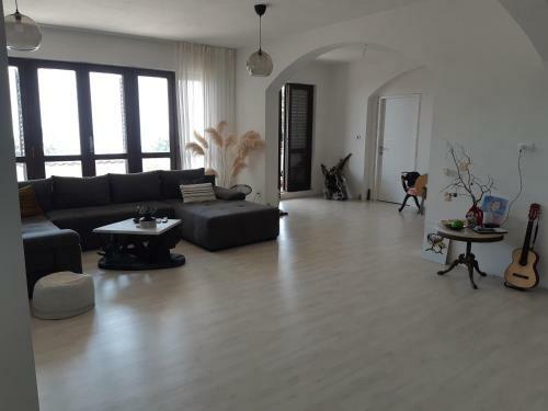 Spacious Apartment With Terrace And Garden And Magnificent View