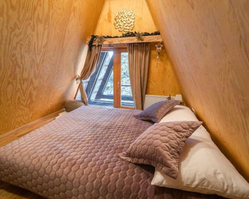 Forest House Stella - A Frame Cabin