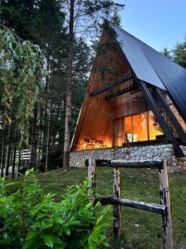 Forest House Stella - A Frame Cabin