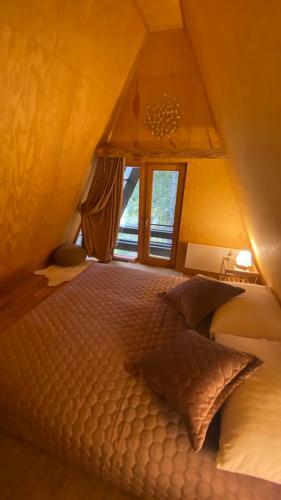 Forest House Stella - A Frame Cabin