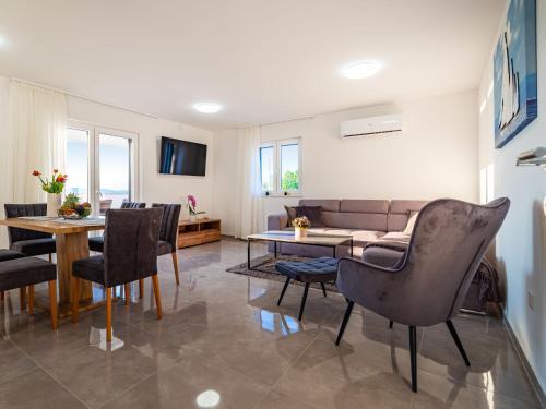Apartment Ilux-2