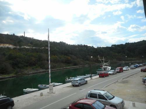 Seafront Apartment Riva