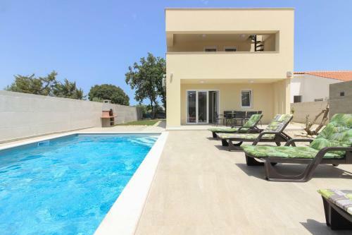 Villa Sunshine With Private Hydromassage Pool Near Pula