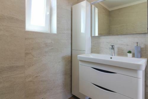 Villa Sunshine With Private Hydromassage Pool Near Pula