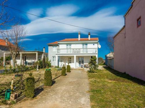 Tranquil Apartment In Podlug With Balcony And Garden