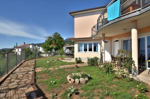 New Apartment With Terrace And Sea View 1