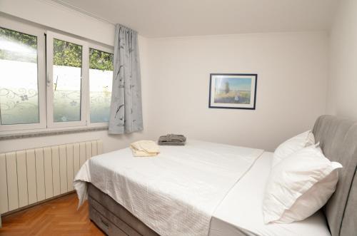 New Apartment With Terrace And Sea View 1