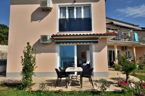 New Apartment With Terrace And Sea View 1