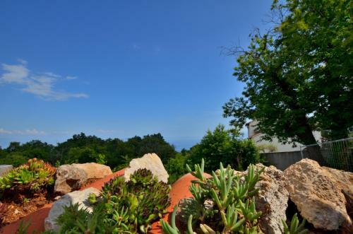 New Apartment With Terrace And Sea View 1