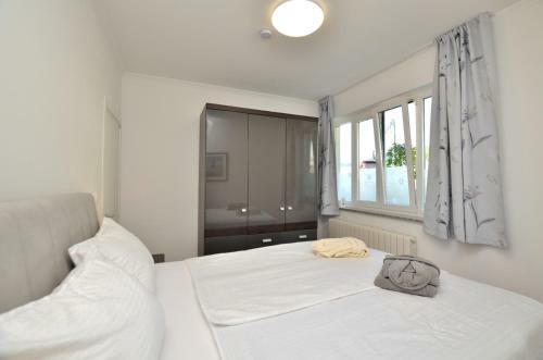 New Apartment With Terrace And Sea View 1