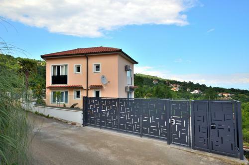 New Apartment With Terrace And Sea View 1