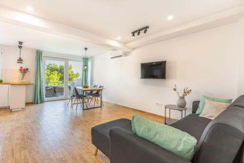Adris Apartments