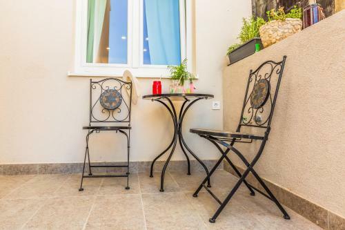 Adris Apartments