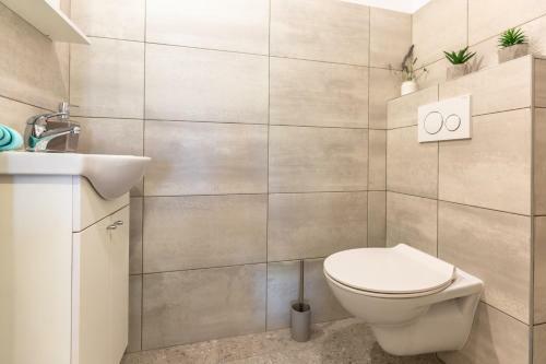 Adris Apartments