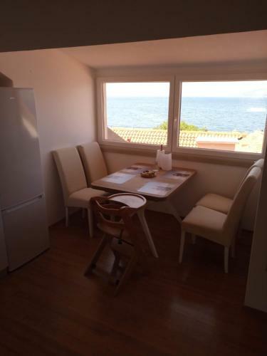 Elen Apartment Postira