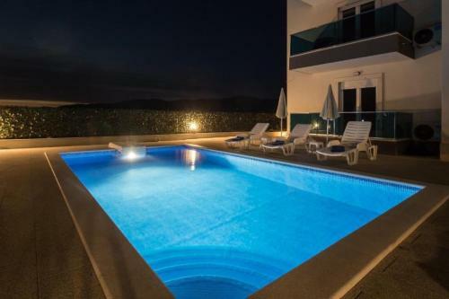 Apartments Ivan - Heated Pool