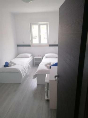 Apartments Ivan - Heated Pool