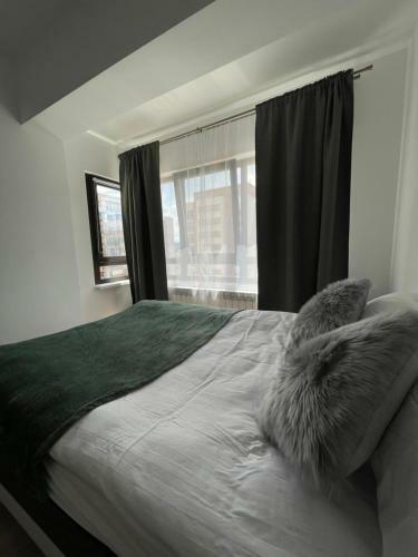 Maxims Luxurious Apartment With Large View
