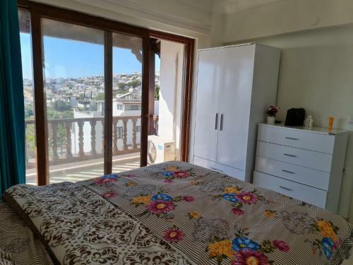 Summer Villa With Four Bedroom Three Bathroom Two Garden ???? ???? ????? ?? ???? ???? ? ???? ???? ? ??????? ?? ?????? ?????