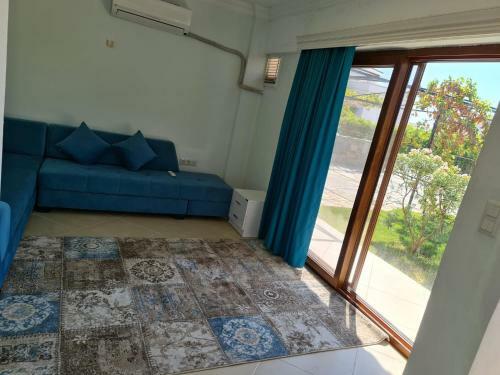 Summer Villa With Four Bedroom Three Bathroom Two Garden ???? ???? ????? ?? ???? ???? ? ???? ???? ? ??????? ?? ?????? ?????