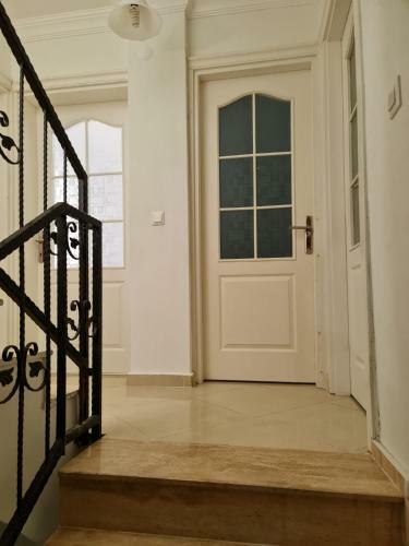 Summer Villa With Four Bedroom Three Bathroom Two Garden ???? ???? ????? ?? ???? ???? ? ???? ???? ? ??????? ?? ?????? ?????
