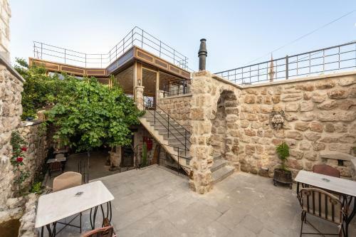 Foremanson Cave Hotel