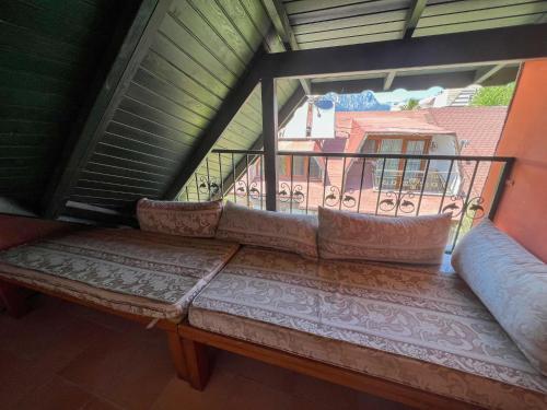 Large House Top Location (Only 100m To The Beach)