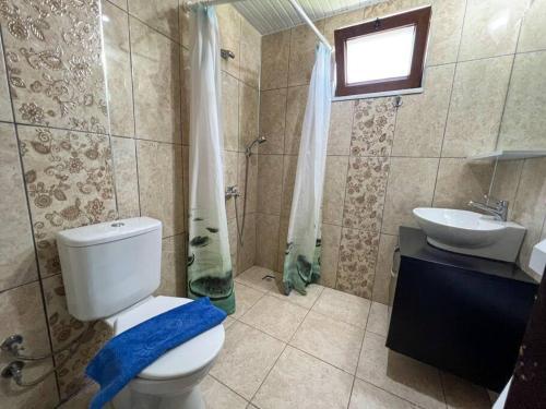 Large House Top Location (Only 100m To The Beach)