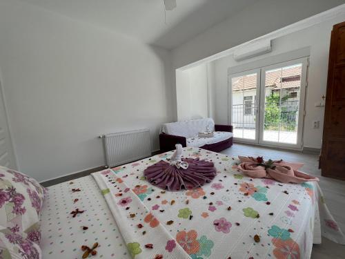 Large House Top Location (Only 100m To The Beach)
