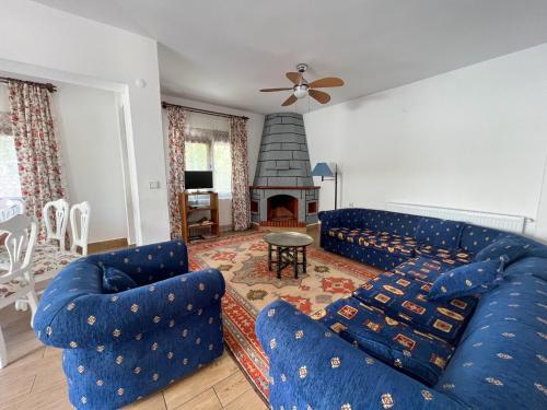 Large House Top Location (Only 100m To The Beach)