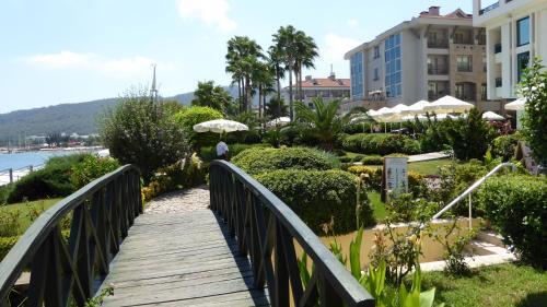 Large House Top Location (Only 100m To The Beach)