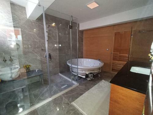 Luxury Pa?ak�y Triplex Villa + Grand Garden