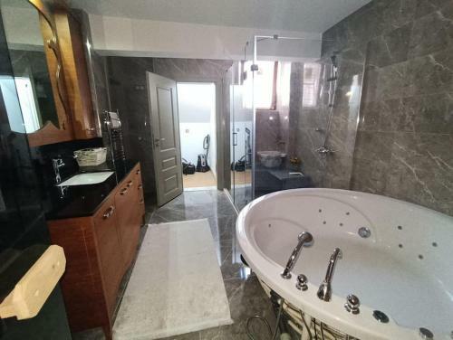 Luxury Pa?ak�y Triplex Villa + Grand Garden