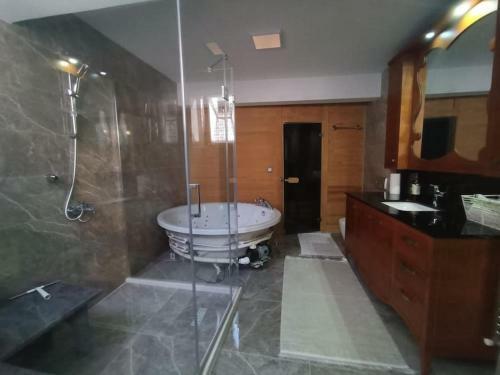 Luxury Pa?ak�y Triplex Villa + Grand Garden