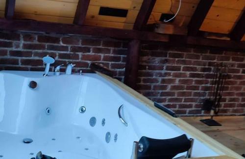 Hostal Cozy Bungalow W Jacuzzi & Pool In Sapanca