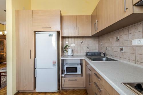 George Apartment