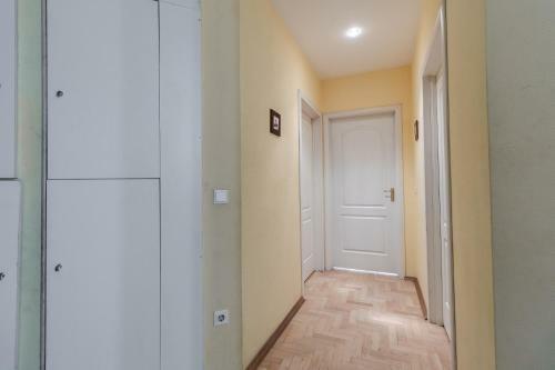 George Apartment