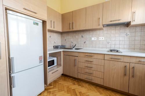 George Apartment