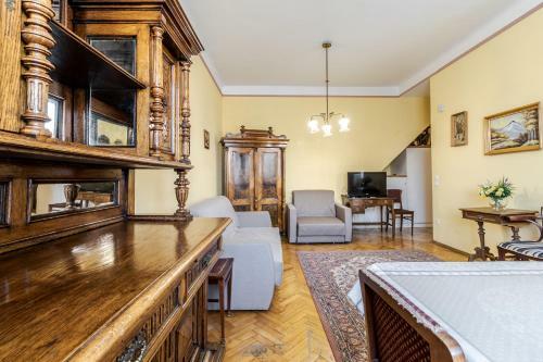 George Apartment