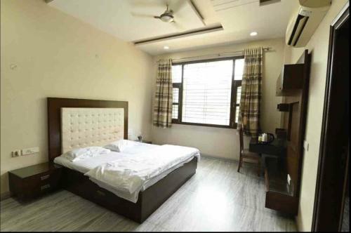 Hostal The Sanidhya Cottage