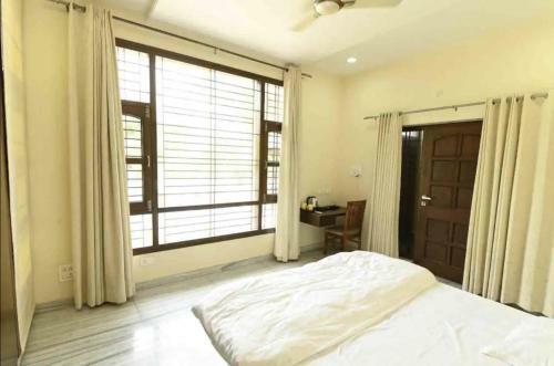 Hostal The Sanidhya Cottage