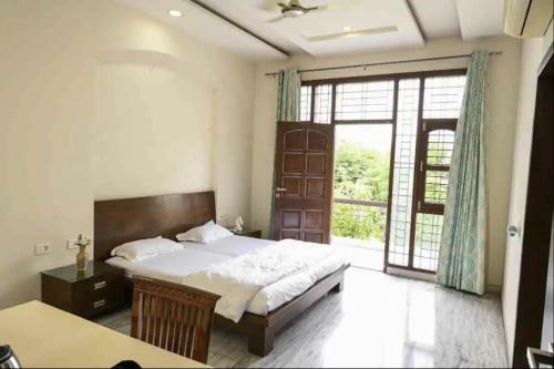 Hostal The Sanidhya Cottage