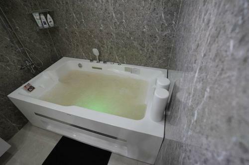Cozy Crib In Tagaytay Highlands With Jacuzzi