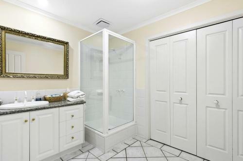 Luxury Lorne