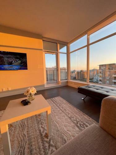 Apartamento Modern And Spacious 2 Bedroom Downtown Suite With Ocean Views