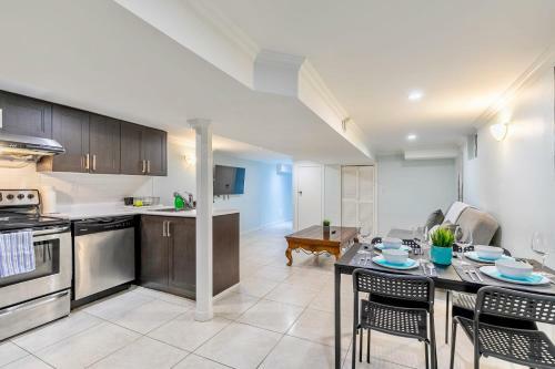 Spacious 2br Apartment With Netflix - Near Trinity Bellwoods Park