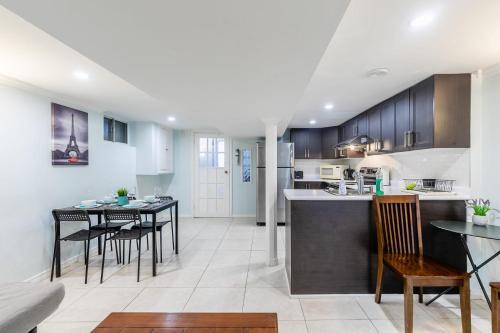 Spacious 2br Apartment With Netflix - Near Trinity Bellwoods Park